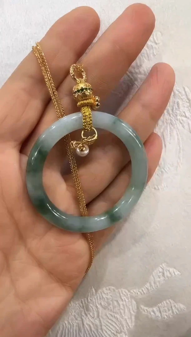 翡翠未镶嵌颈饰国风