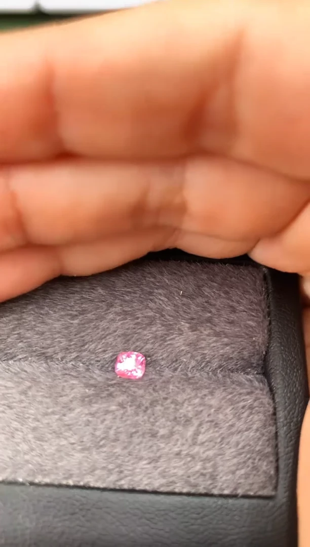 未镶嵌裸石定制尖晶石m****o枕型 粉色调 0.47ct