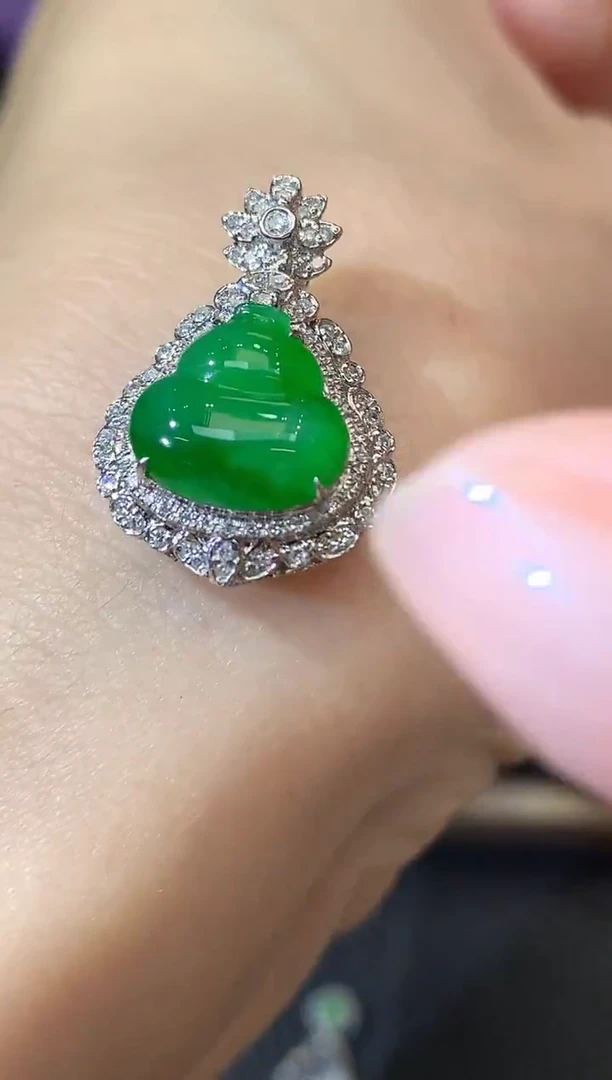 吊坠(不含链)18K金镶嵌翡翠C41