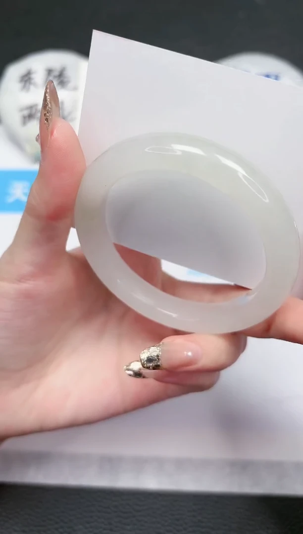 【闪购商品】石英质玉手镯未镶嵌95-54.5