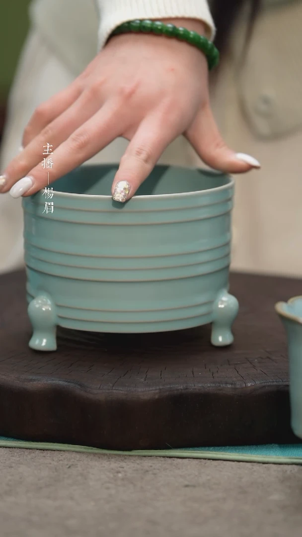 【闪购商品】三足弦纹尊（不完美14cm）——龙眉