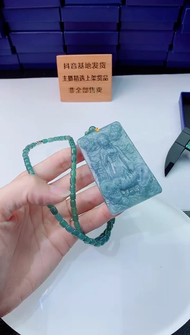 翡翠未镶嵌颈饰1