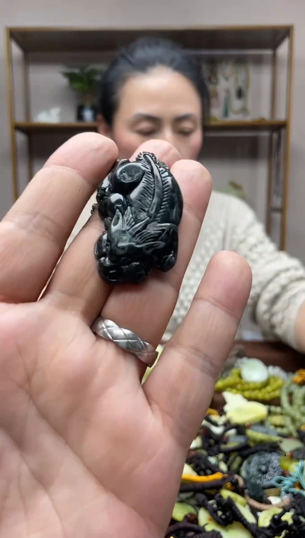 未镶嵌岫玉吊坠·