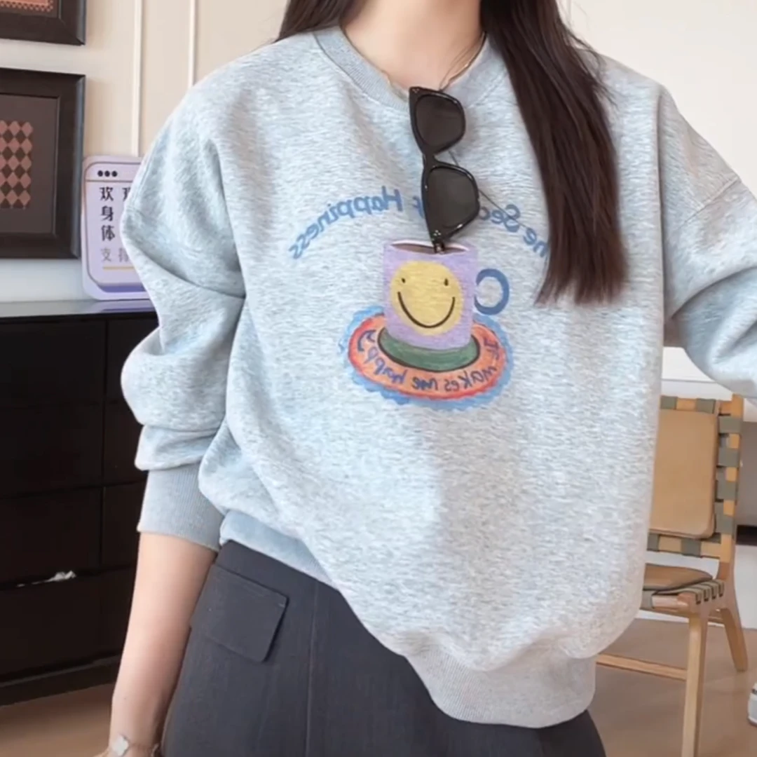 时尚圆领卡通笑脸水杯印花套头卫衣女2025春款百搭休闲长袖T恤