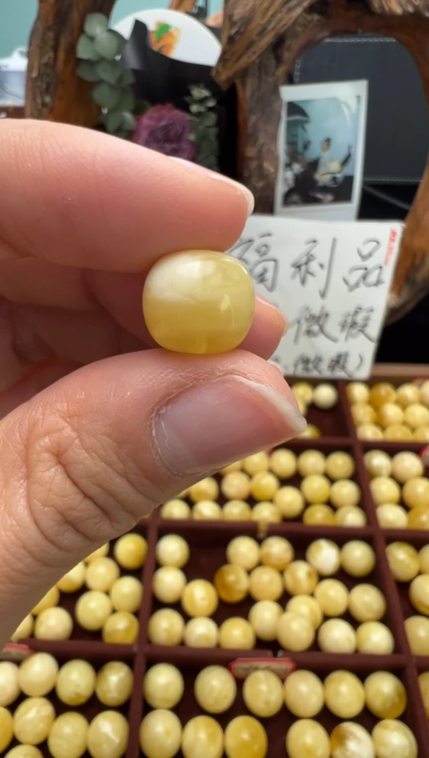 【闪购商品】蜜蜡裸石未镶嵌俄料微瑕老型11.6mm0.887克