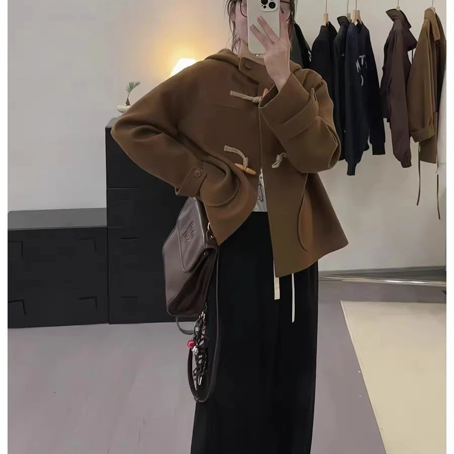 百搭舒适牛角扣短款减龄百搭大衣 H401