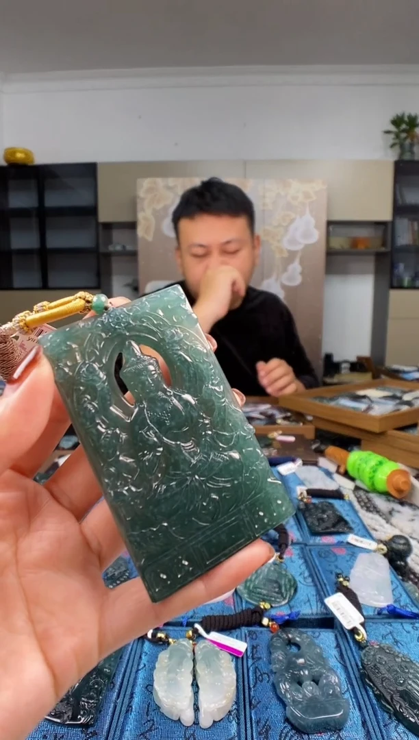 颈饰未镶嵌翡翠 多样性发其一