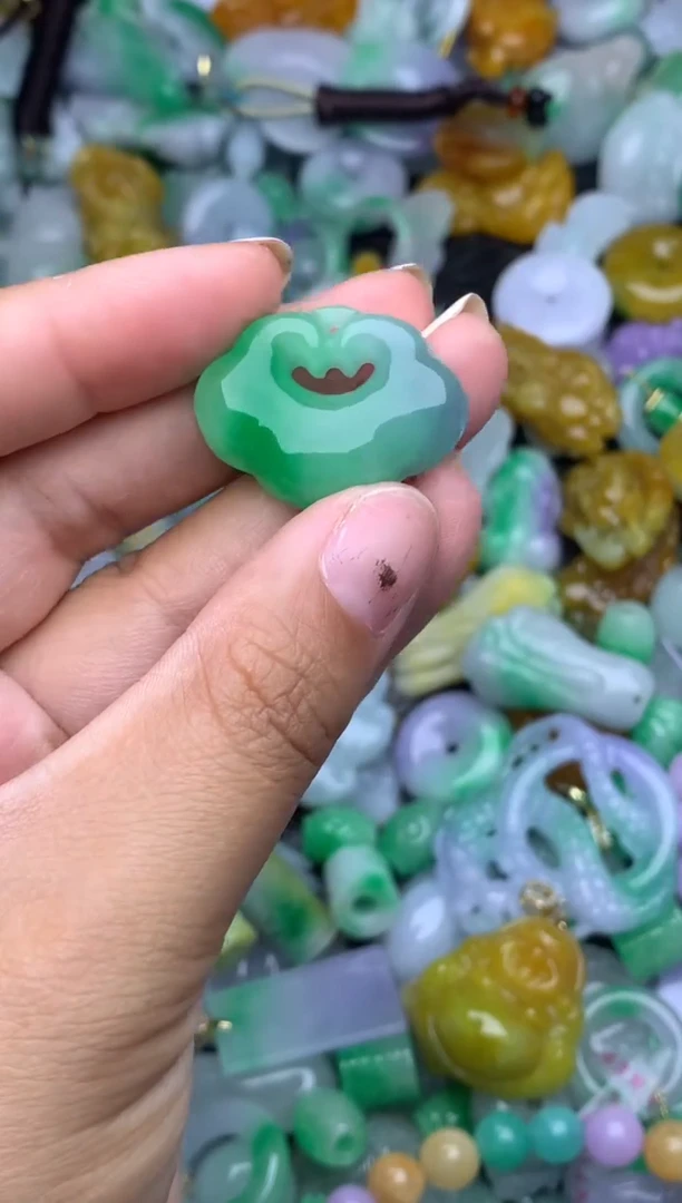 颈饰未镶嵌翡翠天然缅甸翡翠吊坠