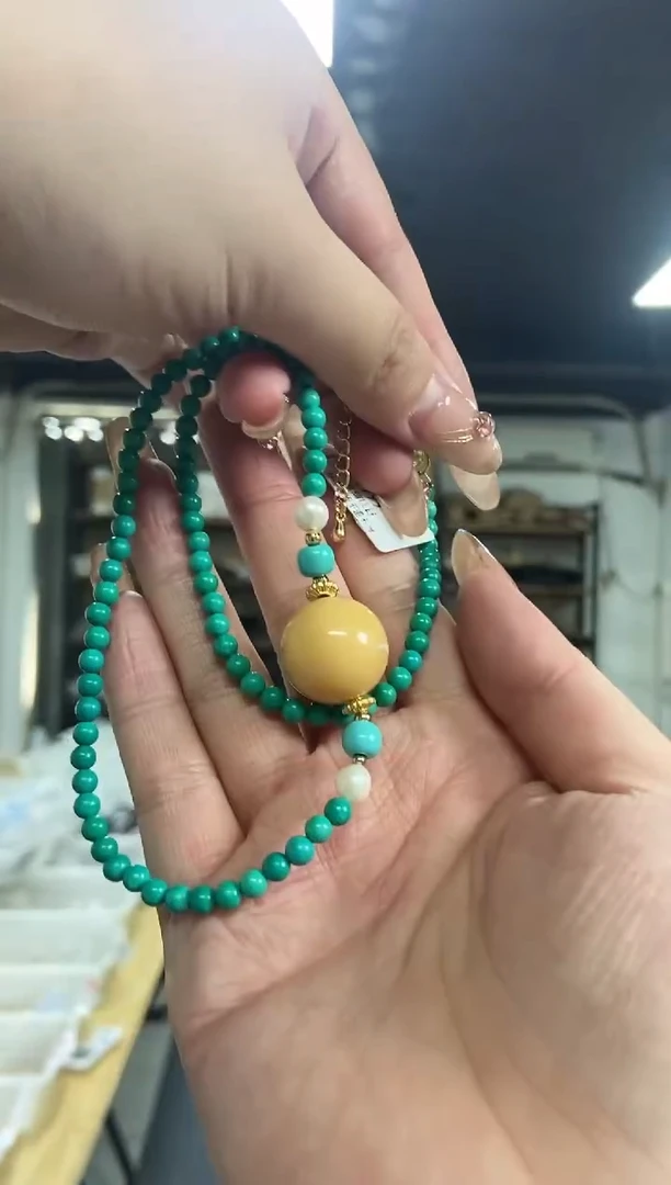 【闪购商品】蜜蜡裸石未镶嵌多样性发其一颜色微差