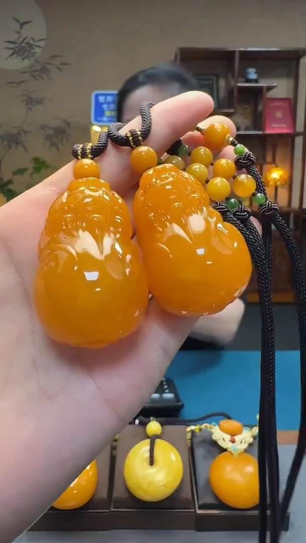 琥珀吊坠(不含链)未镶嵌天然保真蜜蜡貔貅（多样性发其一）送绳子
