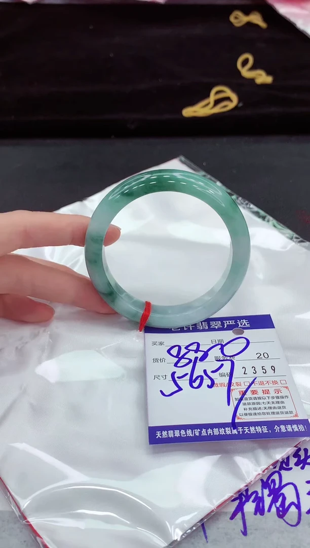 翡翠手镯未镶嵌1111111111111111