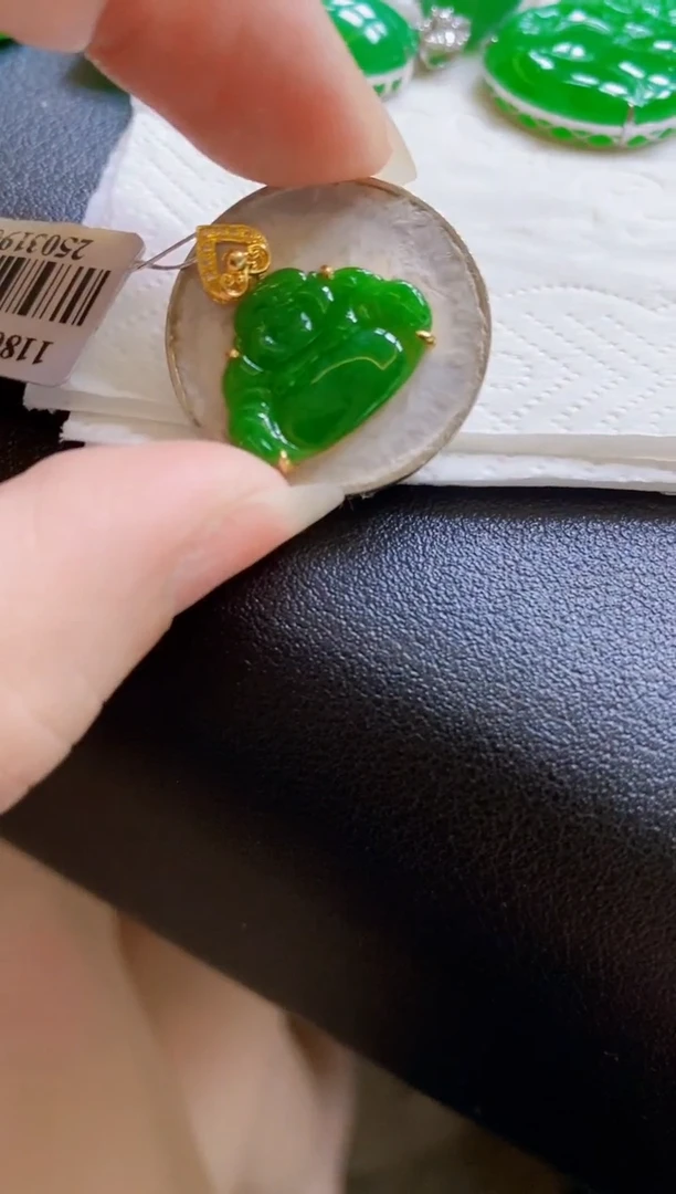 翡翠18K金镶嵌颈饰佛