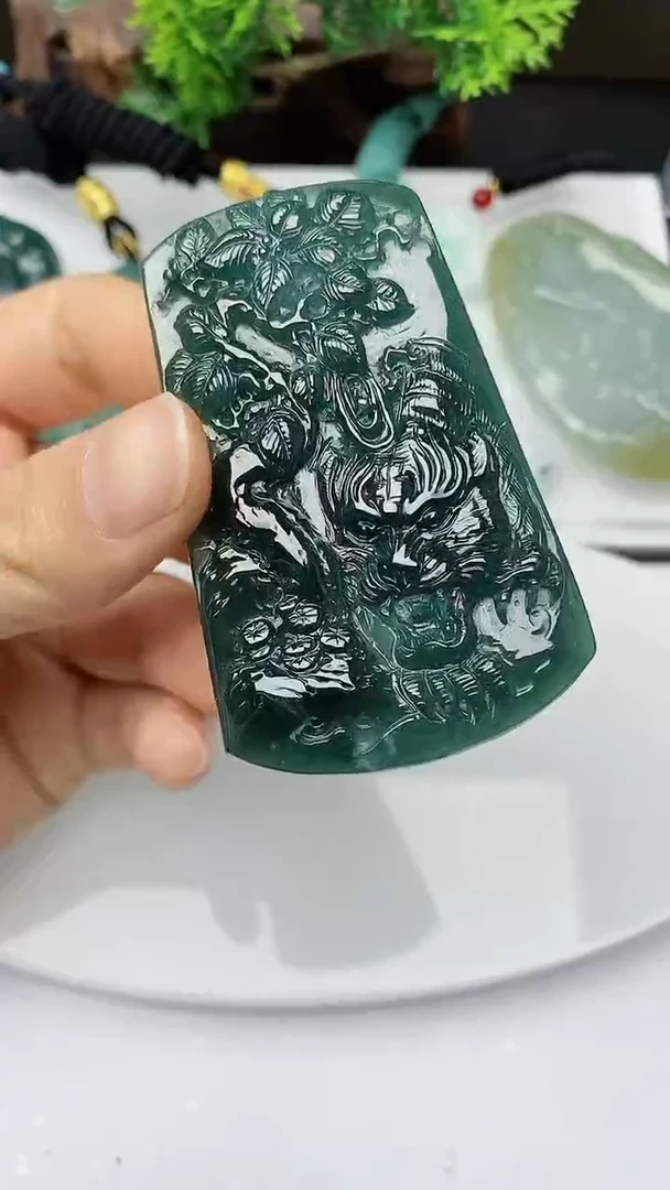 【闪购商品】翡翠颈饰未镶嵌