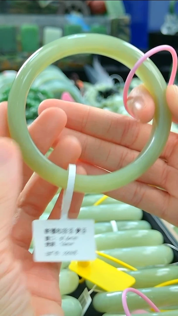 未镶嵌手镯和田玉?**?黄61.6