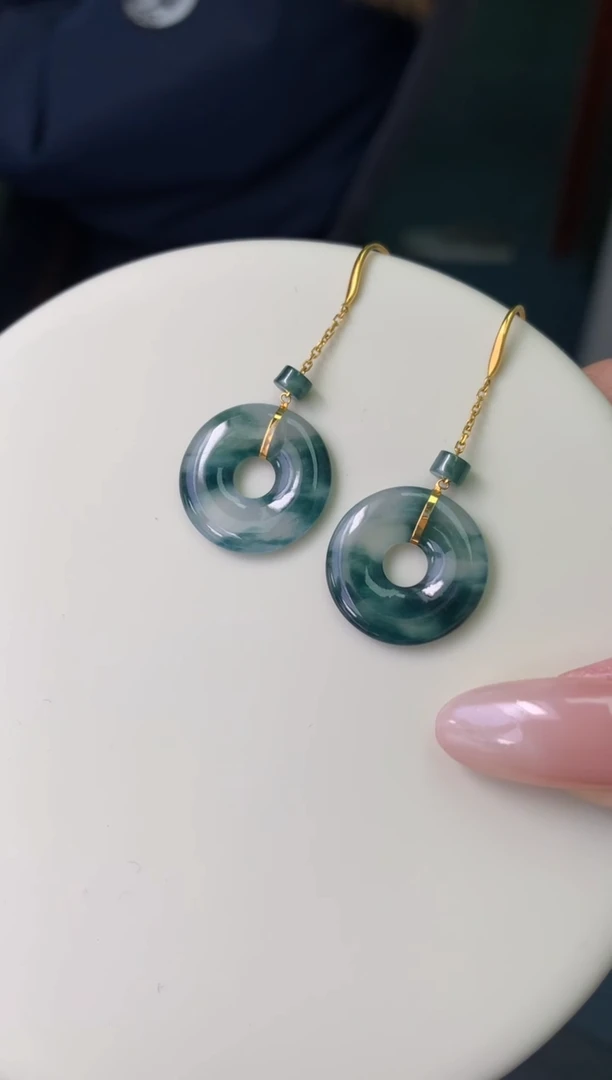 颈饰18K金镶嵌翡翠48小时鉴赏期 退货不扣服务费