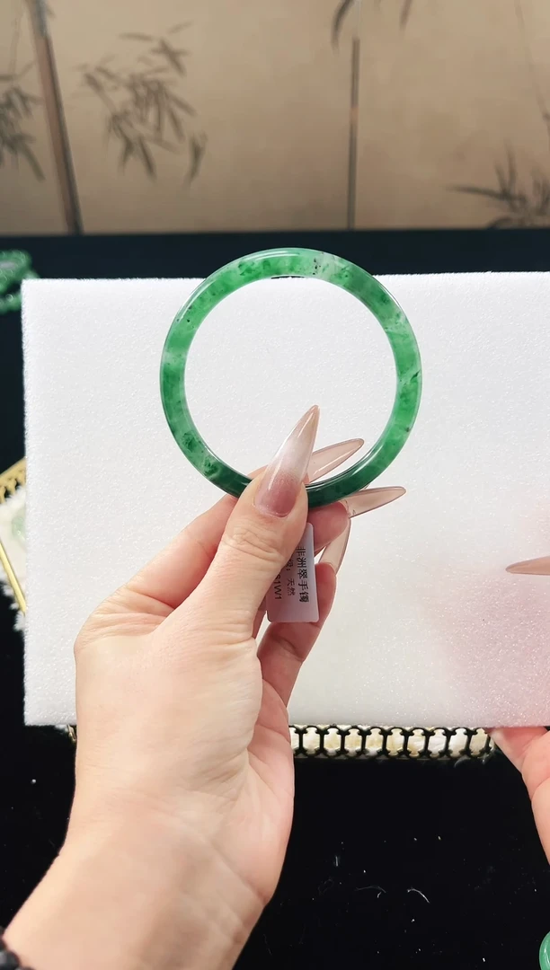 【闪购商品】石英质玉手镯未镶嵌天然非洲翠手镯