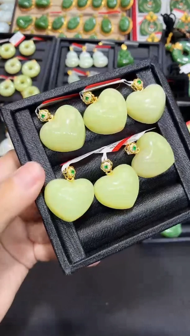 吊坠(赠链)银S925镶嵌和田玉30MM 多样性发一