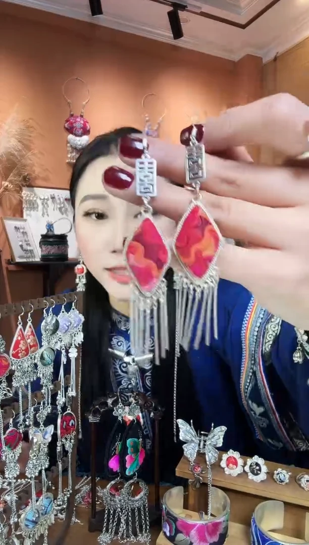 【闪购商品】刺绣纯手工民族风耳环