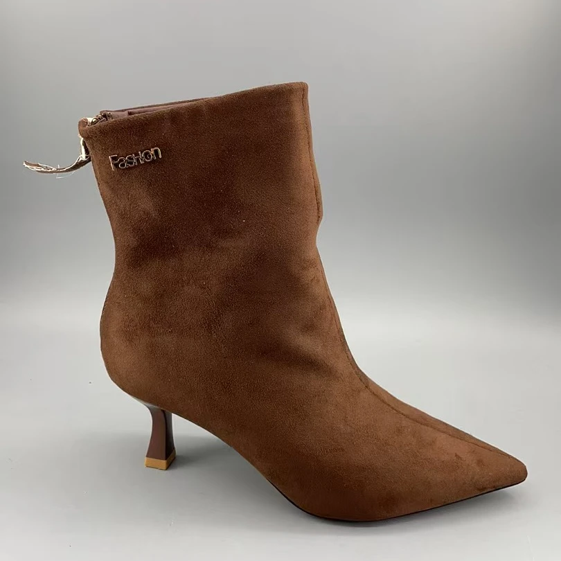 042时装靴尖头单里棕色女靴女士粗跟卡其短靴高跟秋冬气质