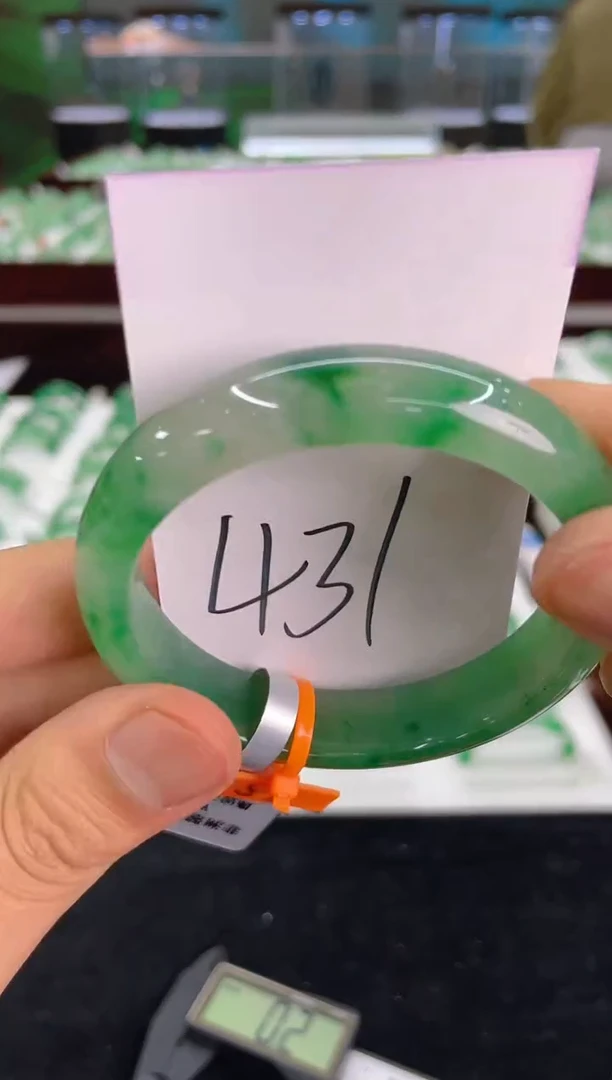 石英质玉（非洲翠）手镯未镶嵌天然冰飘花