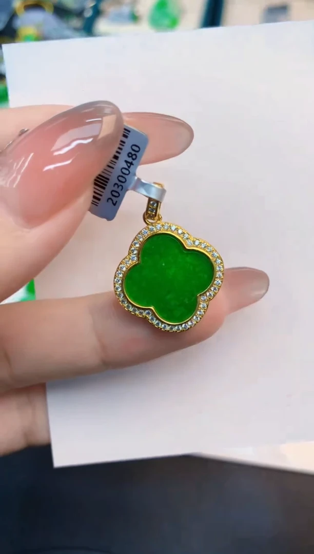 翡翠未镶嵌颈饰1