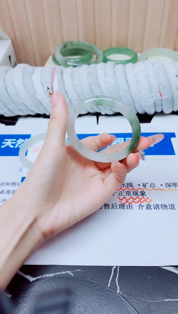 未镶嵌手镯石英质玉107/54.4