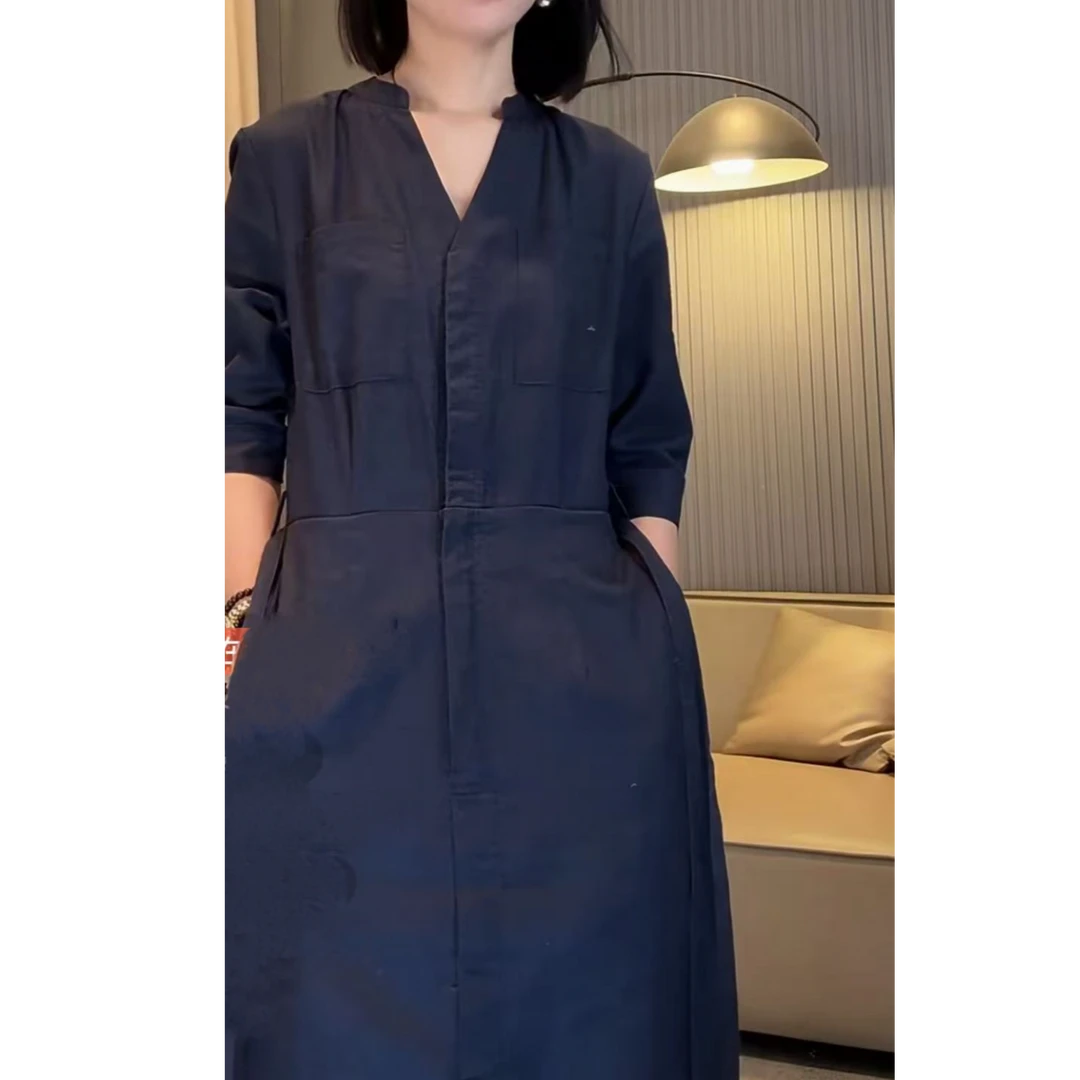 春款上新V领连衣裙显瘦遮肉收腰纯色女士裙子