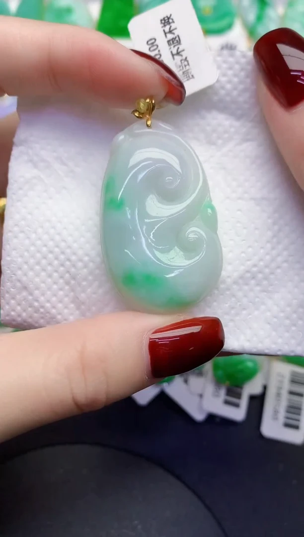 颈饰18K金镶嵌翡翠缅甸天然翡翠A货