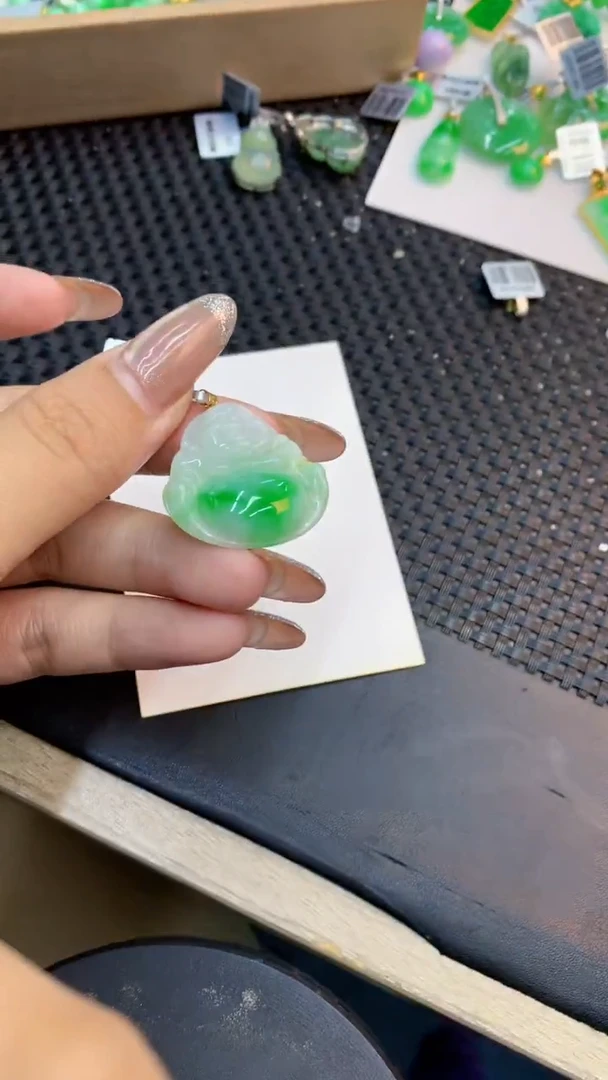 颈饰18K金镶嵌翡翠1