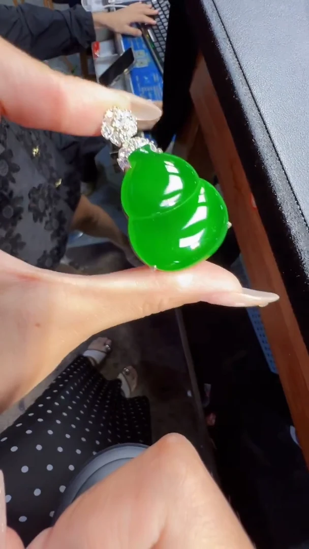 未镶嵌定制翡翠翡翠A货有轻微色差属于正常现象，葫芦多样性发货1