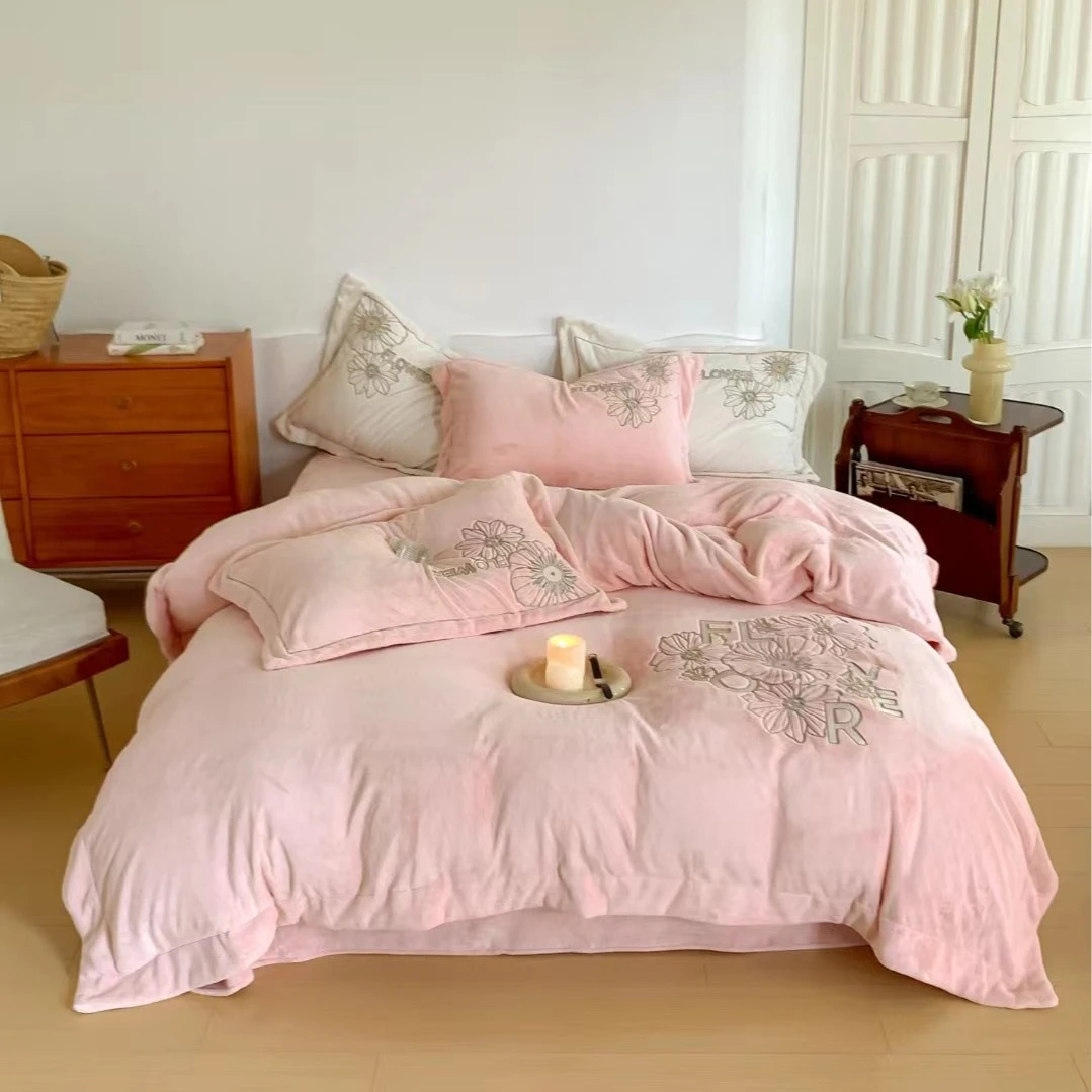 【欧阳柳家纺店】【伊莲娜】冬季加绒床品雕花毛绒被套轻奢床单四件套