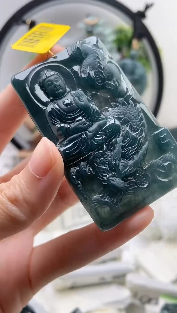 翡翠未镶嵌颈饰阿弥陀佛