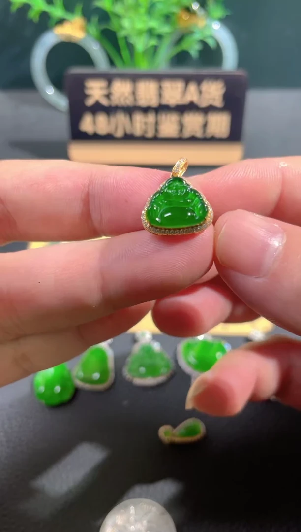 翡翠18K金镶嵌颈饰翡翠