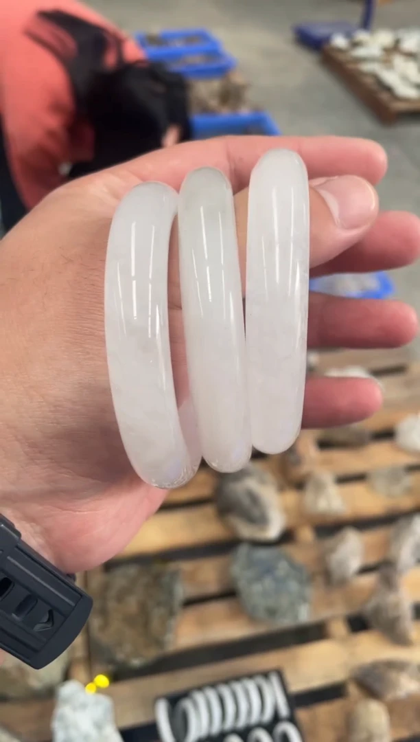 【闪购商品】石英质玉联系客服圈口未镶嵌天然青海白手镯多样性发一