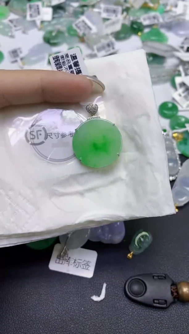 颈饰18K金镶嵌翡翠天然缅甸翡翠A货百元以上9元证书费自理