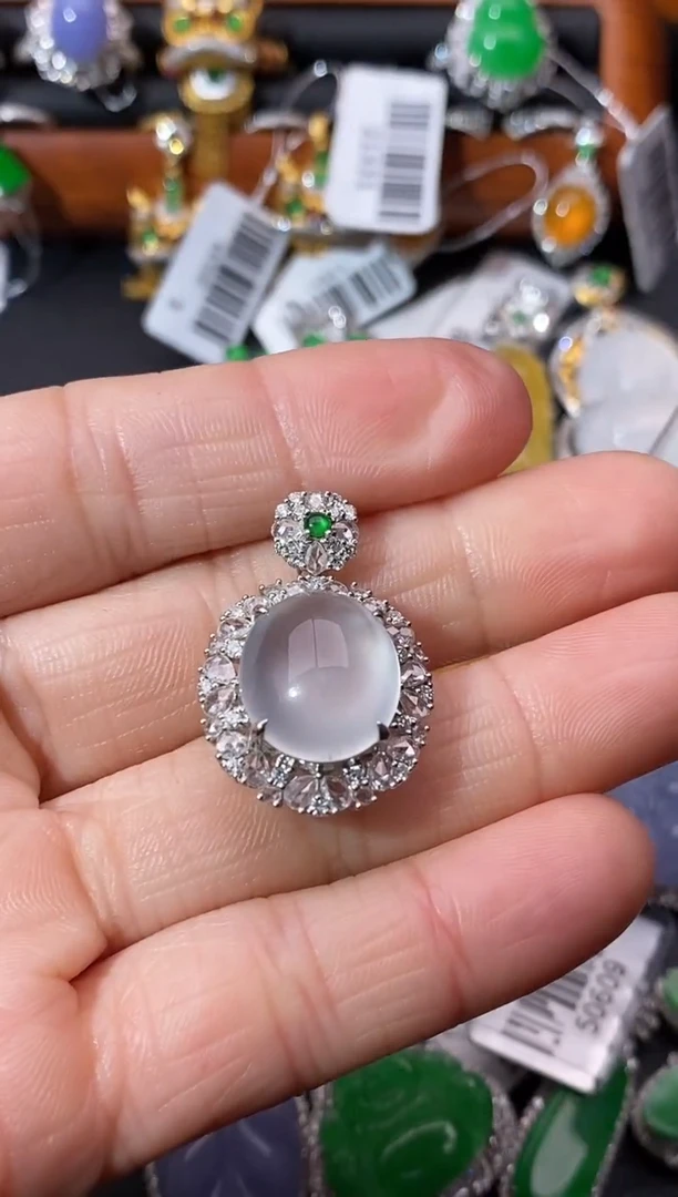 【闪购商品】翡翠吊坠(不含链)18K金镶嵌吊坠戒指