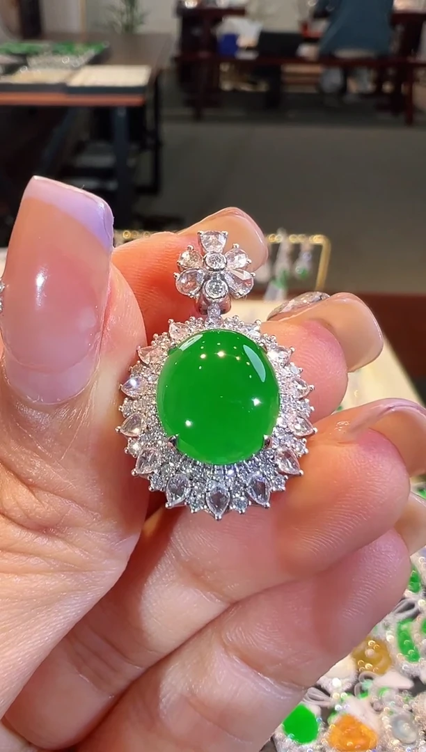 【闪购商品】翡翠吊坠(不含链)18K金镶嵌翡翠