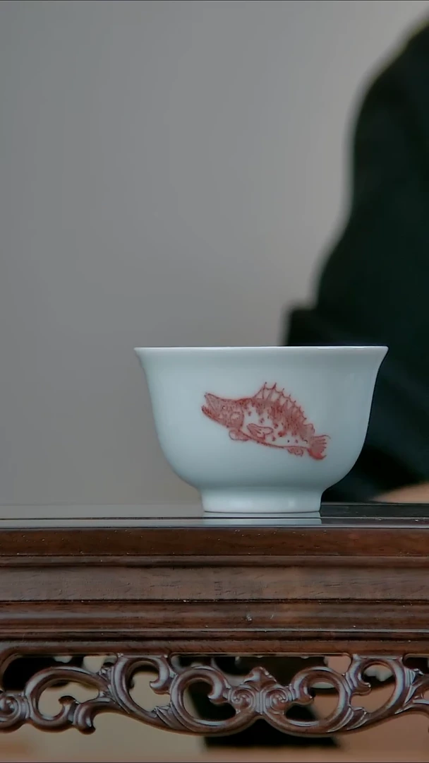 鱼的茶杯无底款。。。。。。