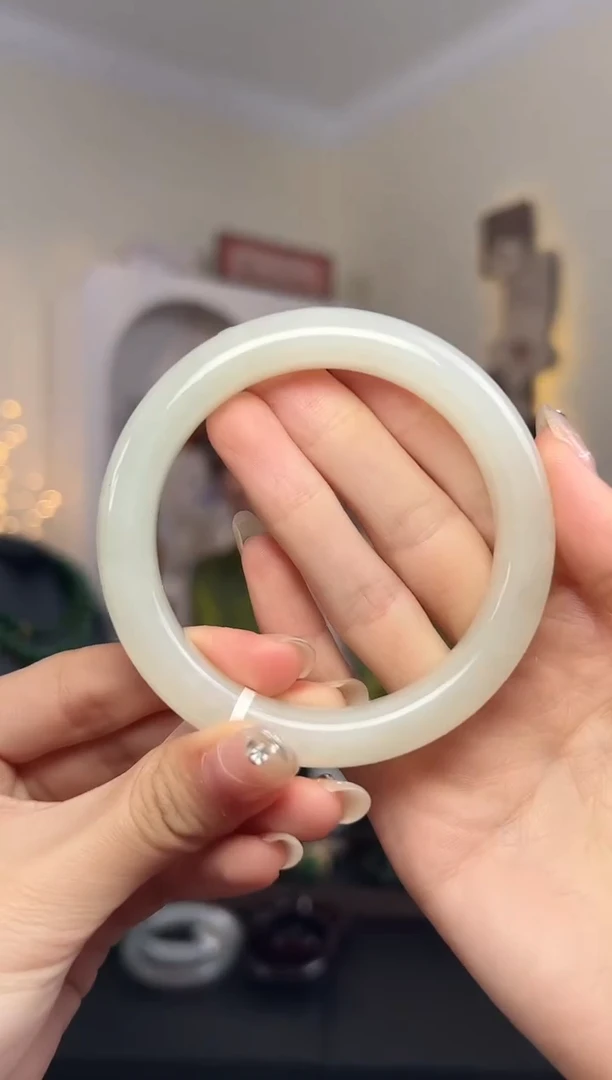 颈饰未镶嵌和田玉S10-57mm11*9mm结构一般