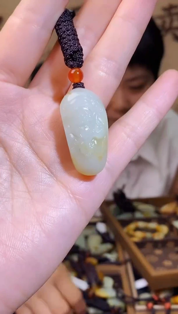 和田玉未镶嵌颈饰1