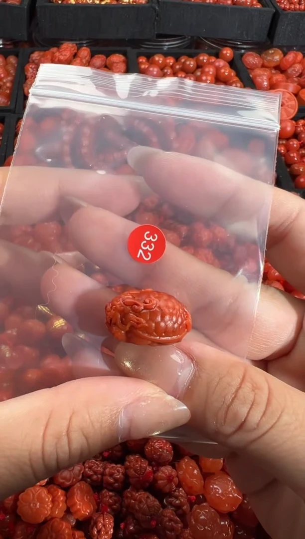 南红玛瑙未镶嵌颈饰1
