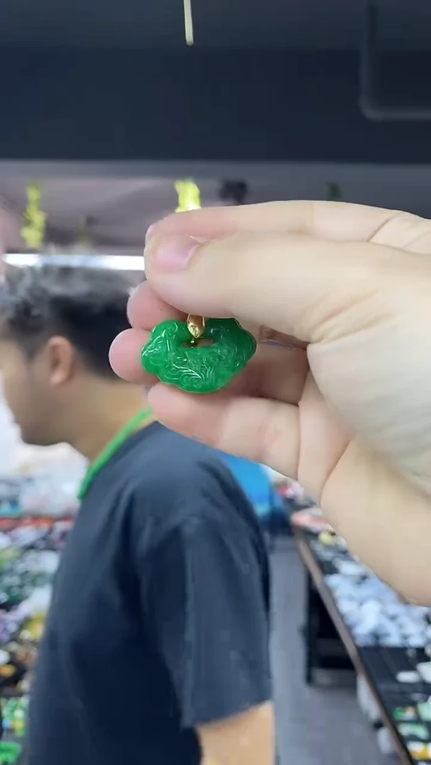 颈饰未镶嵌翡翠多样性发其一颜色微差