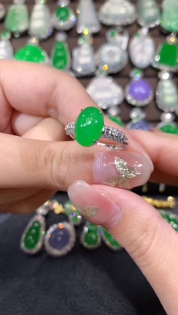 18K金镶嵌戒指翡翠C80