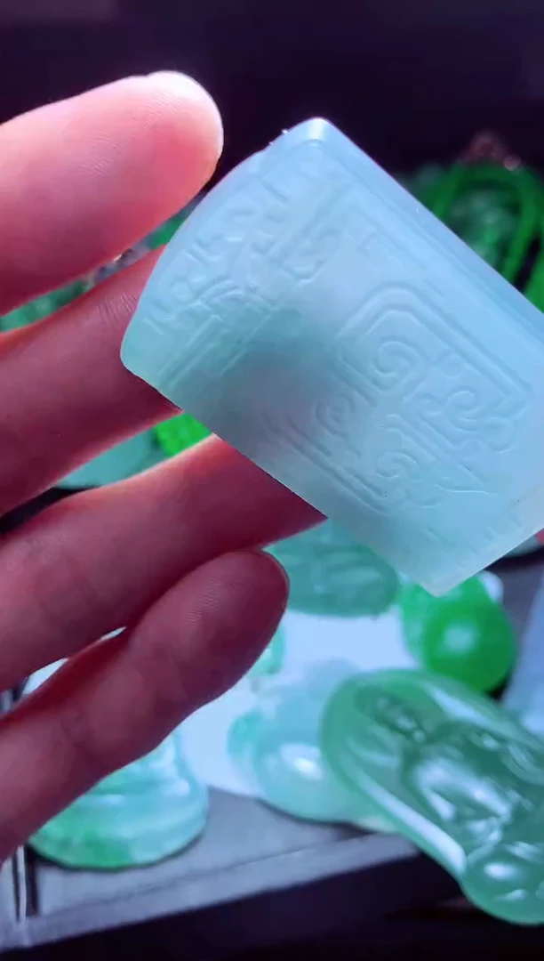未镶嵌定制翡翠成*#翡翠毛货定制