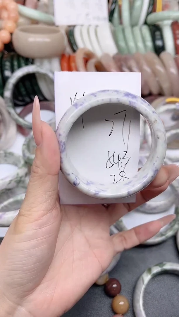未镶嵌手镯石英质玉271