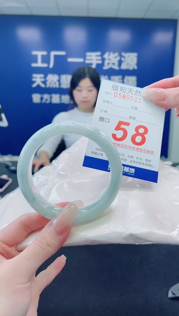 未镶嵌手镯翡翠天然翡翠手镯