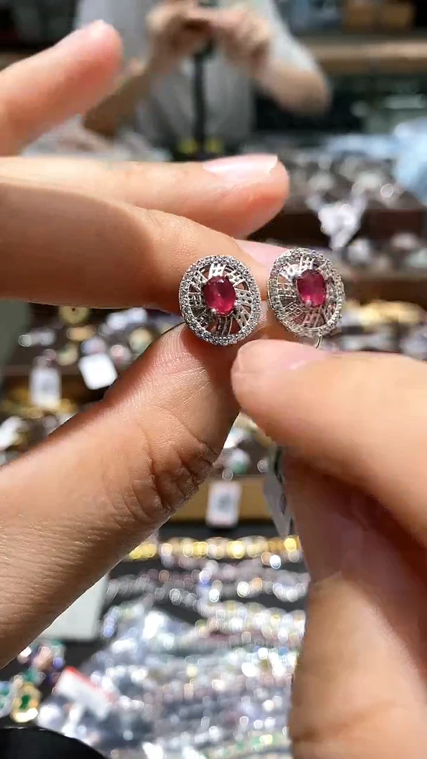 【闪购商品】红宝石耳饰银S925镶嵌耳钉