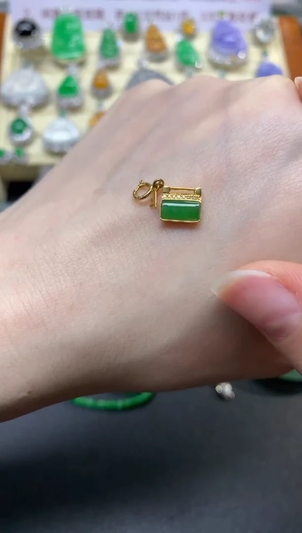 翡翠18K金镶嵌吊坠(不含链)吊坠|700+70