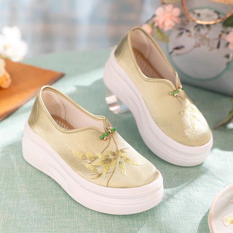 2025春季新款中国风厚底增高绣花鞋单鞋舒适百搭民族风布鞋松糕底