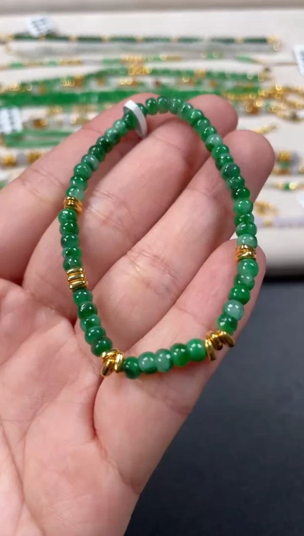 足金镶嵌手串翡翠一条   P468